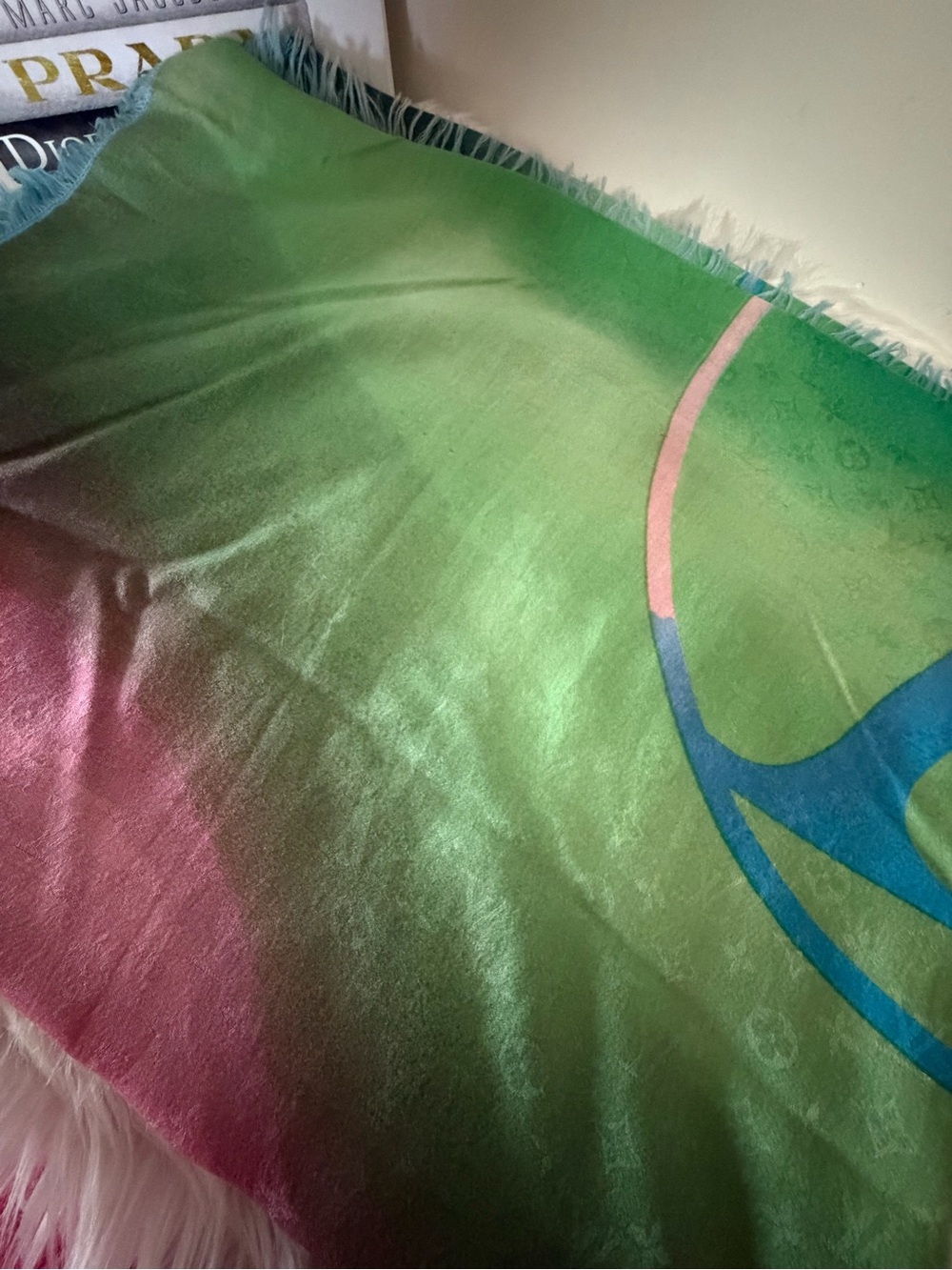 Louis Vuitton Multicolor Gradient Monogram Scarf. - Picture 7 of 16